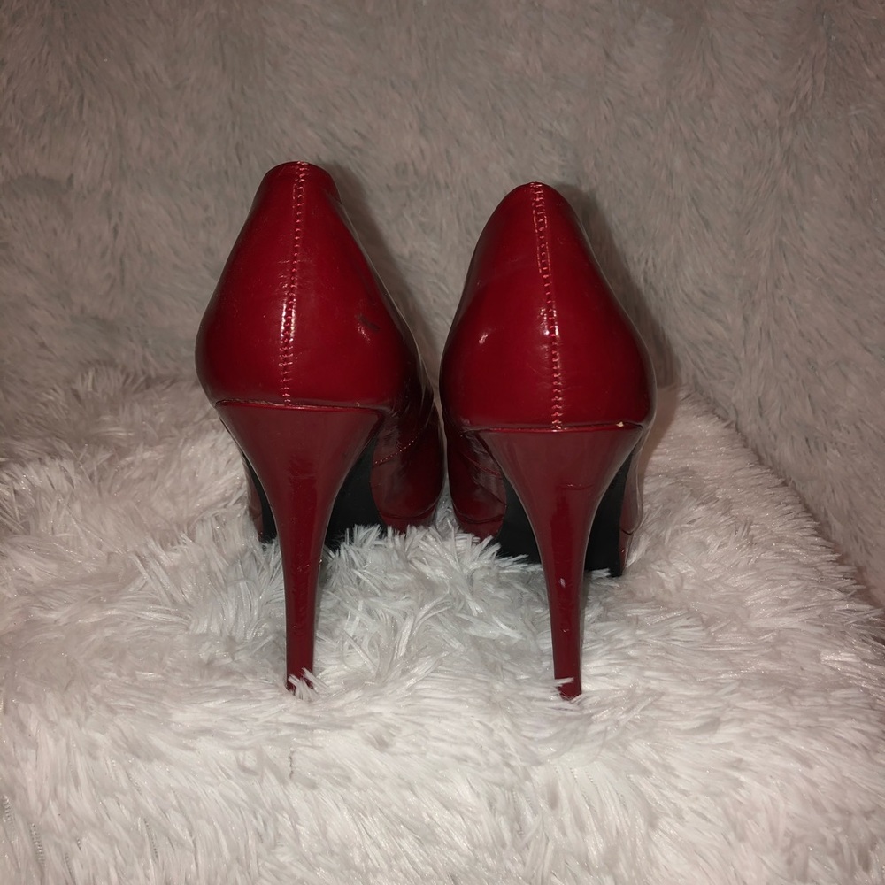 Heels - Picture 3 of 3